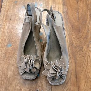 Bandolino suede wedge sandal, great used condition